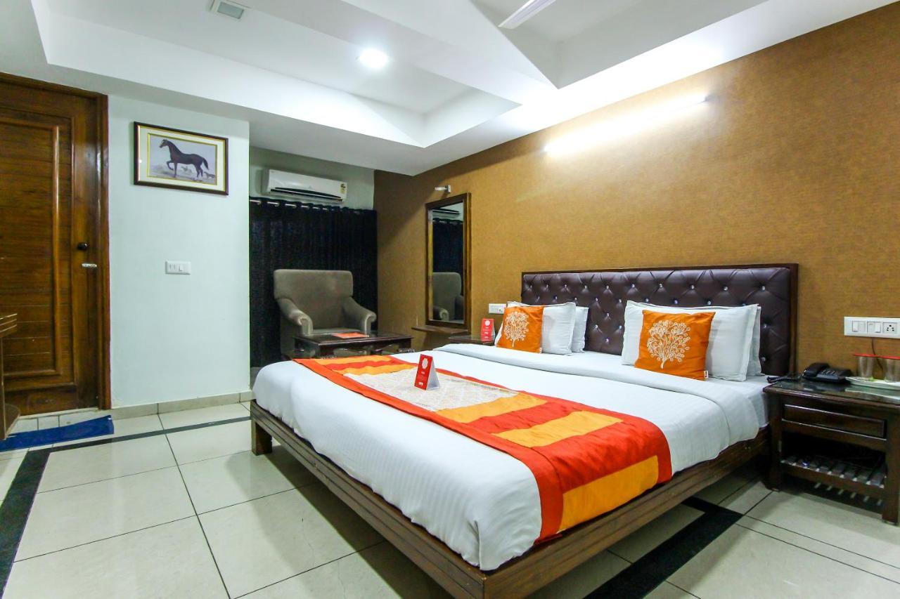 Hotel Seven Ahmadábád Kültér fotó
