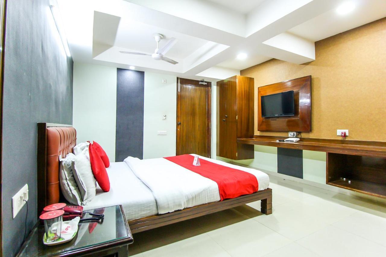 Hotel Seven Ahmadábád Kültér fotó