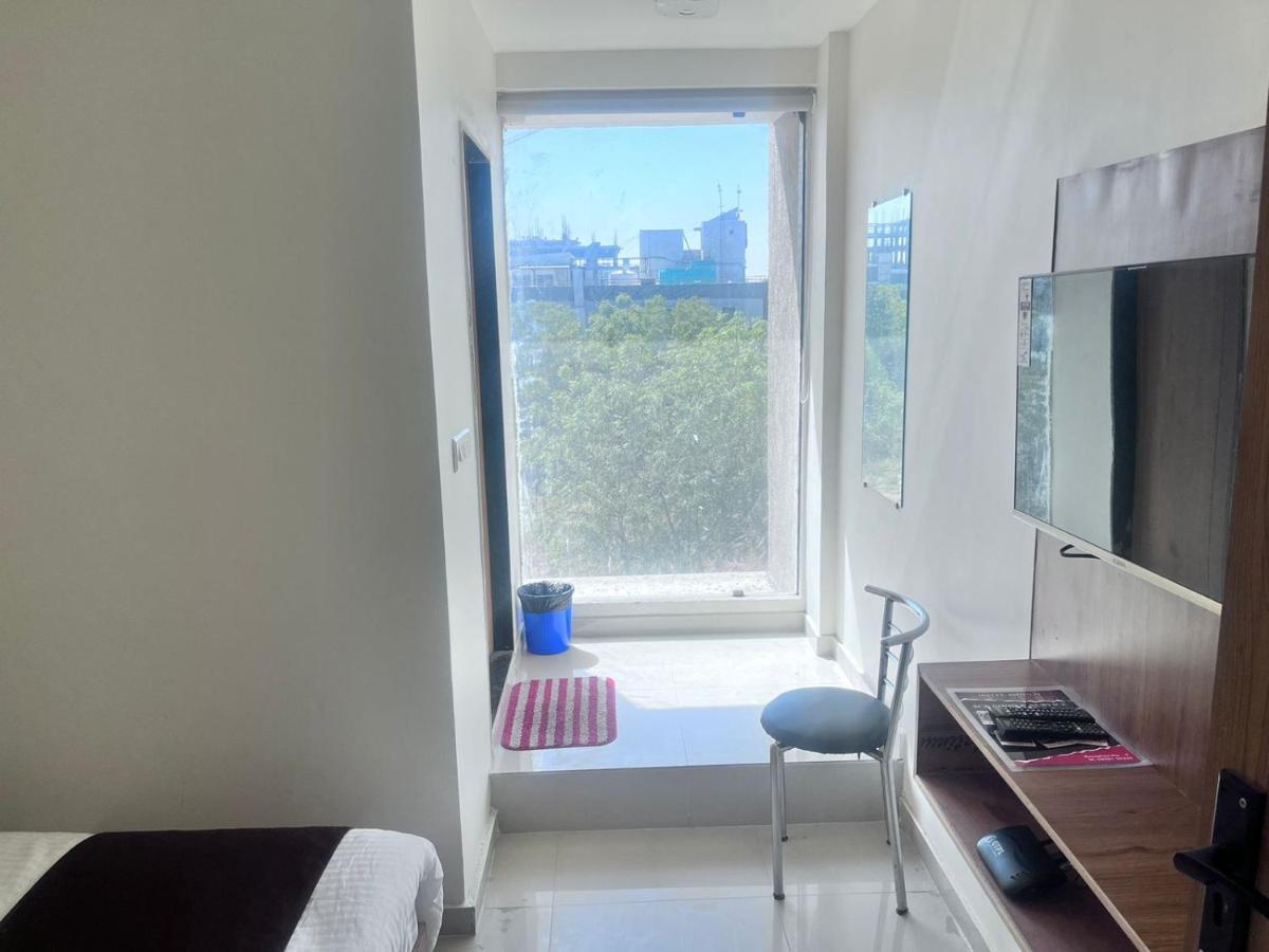 Hotel Seven Ahmadábád Kültér fotó