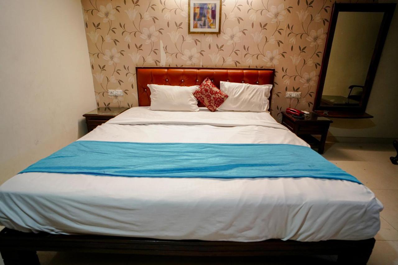 Hotel Seven Ahmadábád Kültér fotó