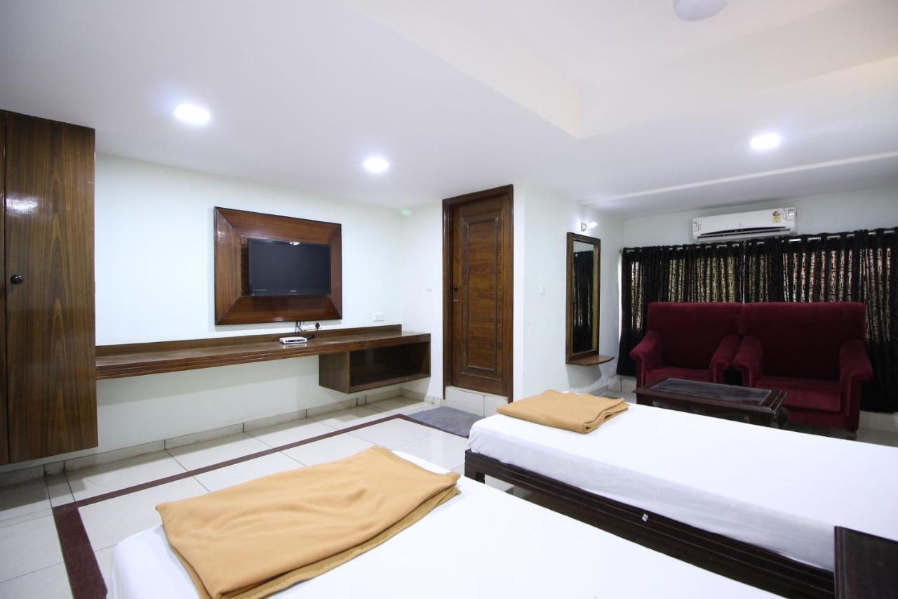 Hotel Seven Ahmadábád Kültér fotó