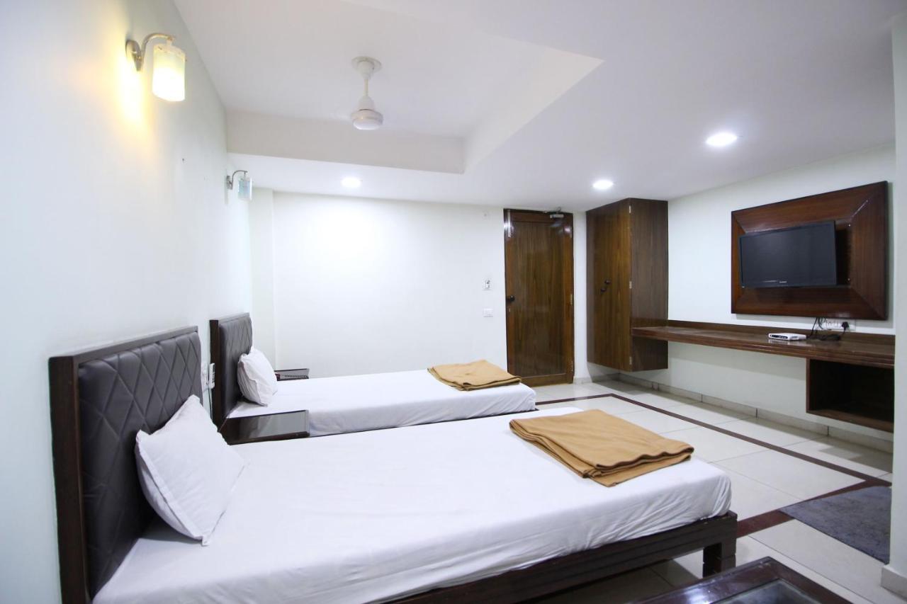 Hotel Seven Ahmadábád Kültér fotó
