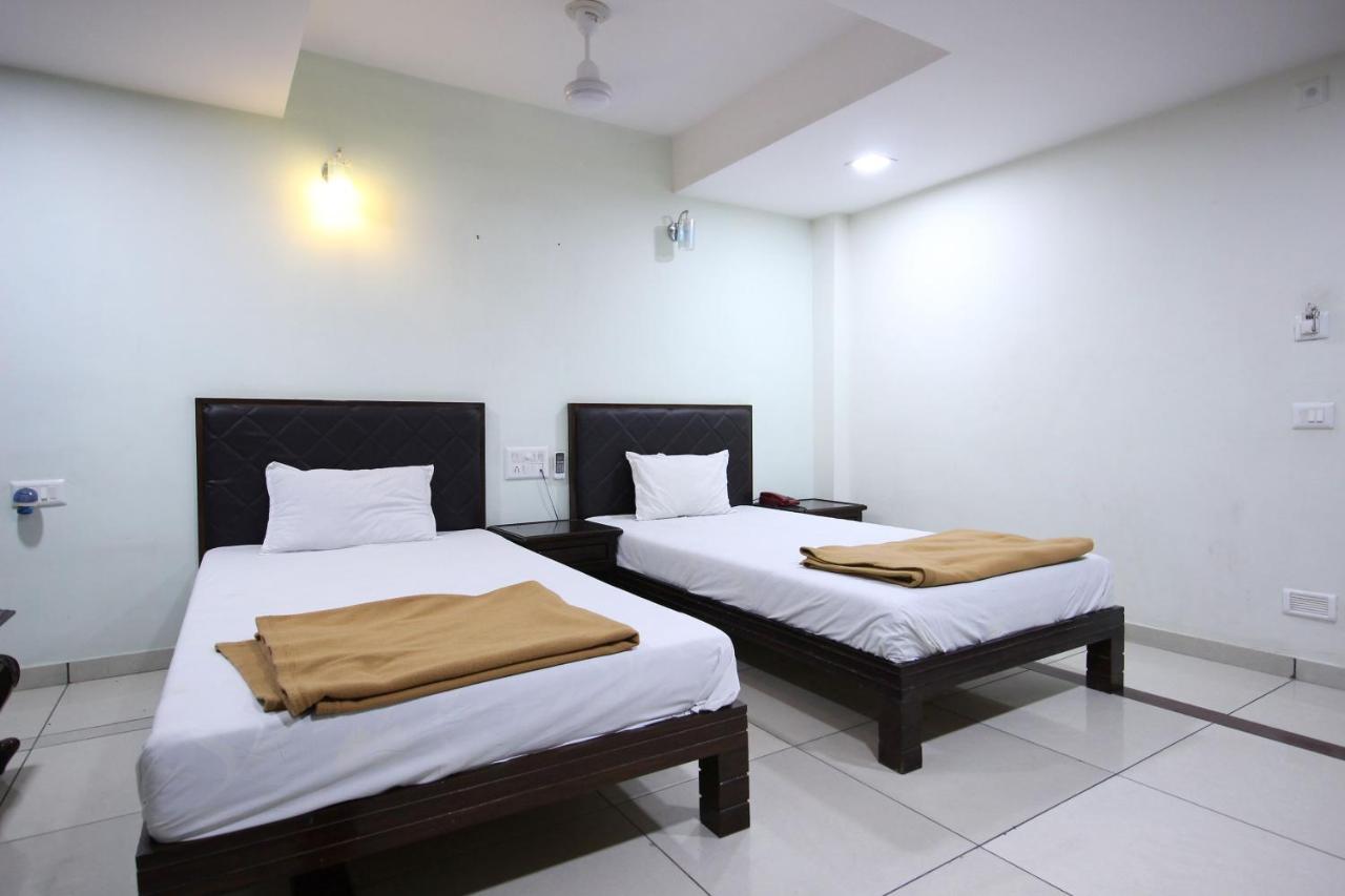 Hotel Seven Ahmadábád Kültér fotó