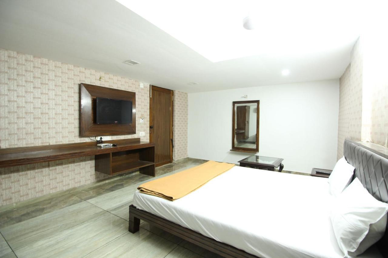 Hotel Seven Ahmadábád Kültér fotó
